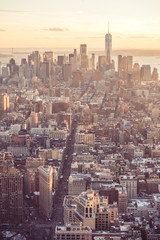 Fototapeta premium Nowy Jork - drapacze chmur w centrum Manhattanu o zachodzie słońca i zmierzchu. Widok z platformy Empire State Building. USA.
