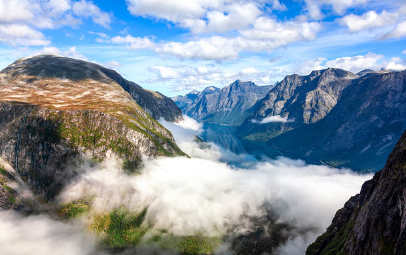 Hochland und Ford in Norwegen