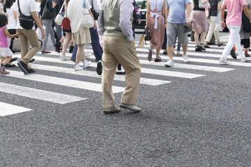 横断歩道 繁華街