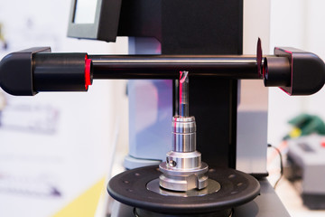 Automatic laser machine for precise measurement of part size and quality evaluation