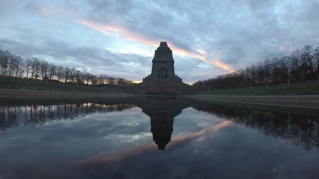 V&ouml;lkerschlachtdenkmal in Leipzig, Zeitraffer am fr&uuml;hen Morgen