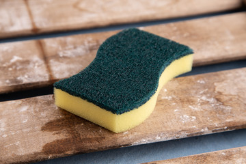 scourer to clean tableware