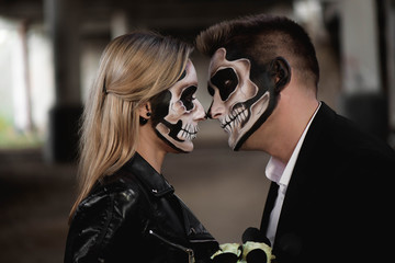 Halloween couple. Dressed in wedding clothes romantic zombie