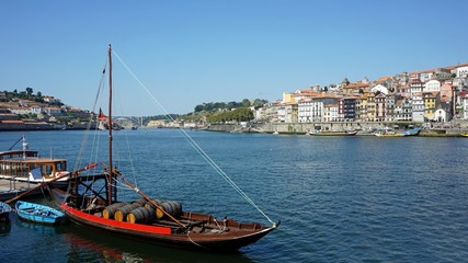 Fototapeta na wymiar douro river in porto with colorful traditional boats