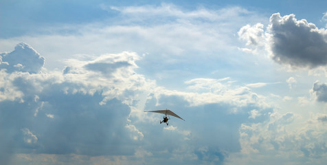 Fototapeta na wymiar hang glider in the blue sky