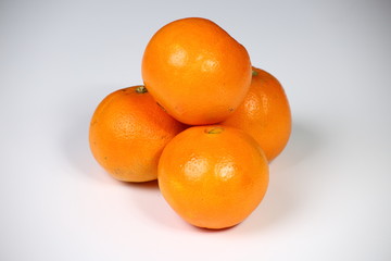 Bodegón de comida sobre fondo blanco