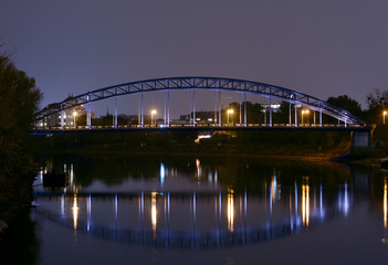 Fototapeta na wymiar Sternbrücke in Magdeburg über die Elbe Nachtaufnahme