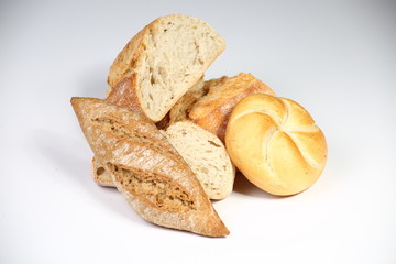 Bodegón de comida sobre fondo blanco