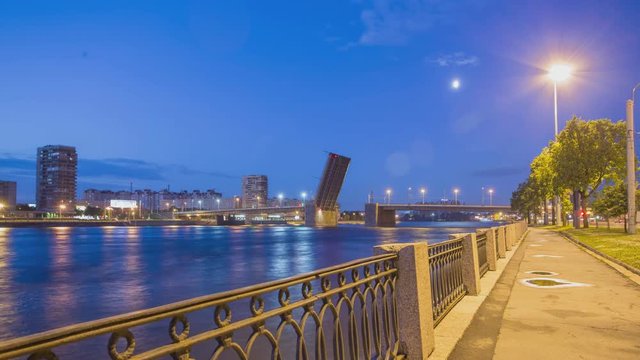 Развод моста / Белые ночи в Санкт-Петербурге