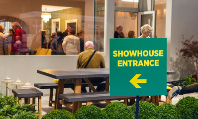 Showhouse sign post