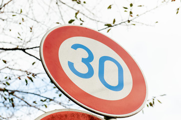 制限速度の標識
