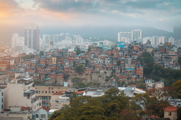 Obraz premium Rio de Janeiro downtown and favela