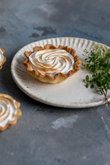Tart let with meringue