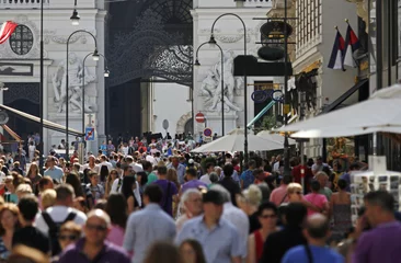 Deurstickers Crowded street of Vienna © MEDIAIMAG