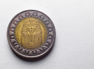 reverse side of the Egyptian pound coin with the image of the Sphinx