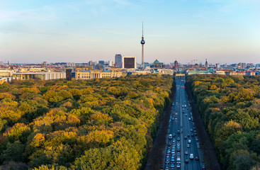 Berlin - Panorama im schönsten Herbstlicht (von der Siegessäule aus) - obrazy, fototapety, plakaty