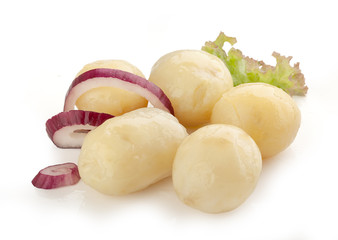 Boiled potatoes with lettuce and onion