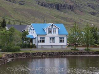 Fototapeta na wymiar Beautiful house in Seyðisfjörður, Iceland