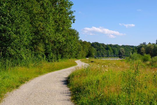 Path on the banks of the Isar, Flaucher, Marienklausensteg, Untergiesing-Harlaching, Munich, Upper Bavaria, Bavaria, Germany, Europe