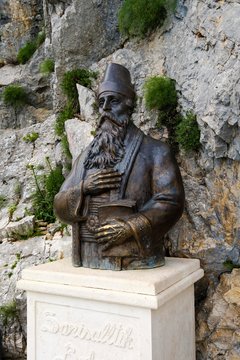 Bust Sari Salltik (Sari Saltuk) at his tomb in Skanderbeg Mountains, Mali i Krujes, Kruja, Kruje, Durres Qar, Durres, Albania, Europe