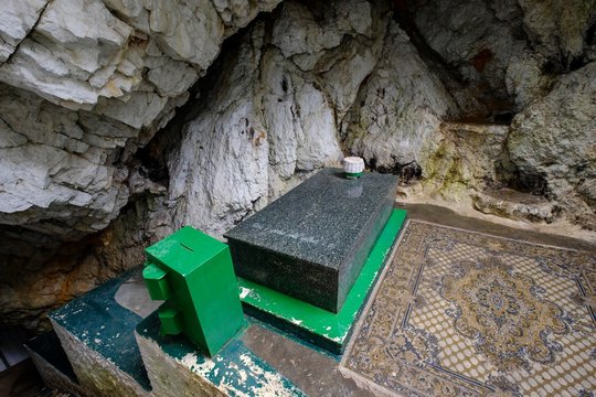 Tomb of Sari Salltik (Sari Saltuk) in Cave in Skanderbeg Mountains, Mali i Krujes, Kruja, Kruje, Durres Qar, Durres, Albania, Europe