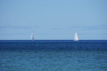 Obraz premium sailboats on lake michigan