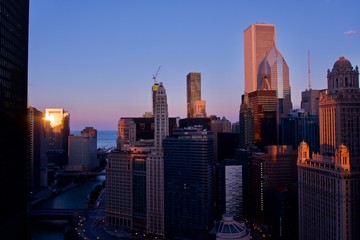 Obraz na płótnie Canvas View of downtown Chicago a sunrise