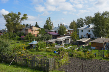 Fototapeta na wymiar Yuriev-Polskiy city, gardens and houses on the background of the monastery
