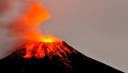 Volcán Tungurahua, Ecuador © robert