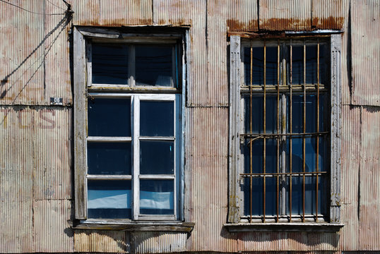 Ventanas de vieja casona del sur de Chile