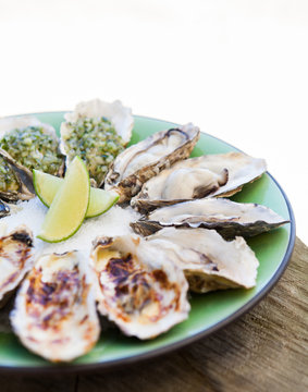 Plate with oysters.