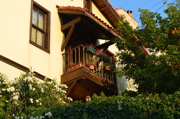 sweet tiny flowerbed balcony