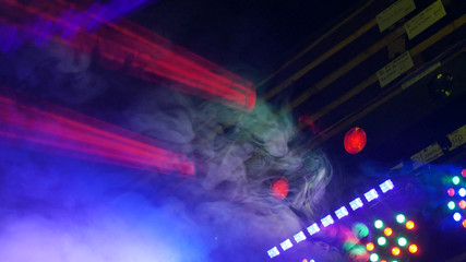 Luci e laser in discoteca