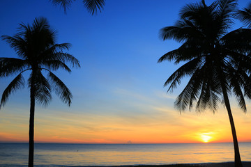 Obraz na płótnie Canvas Beautiful sunrise on the sea