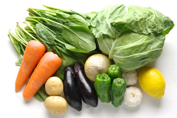 横位置の白背景で、たくさんの野菜が集合している