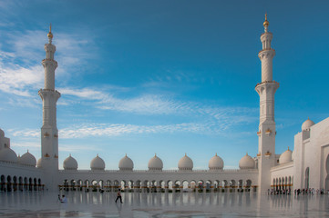 Fototapeta na wymiar White Mosque of Abu Dhabi