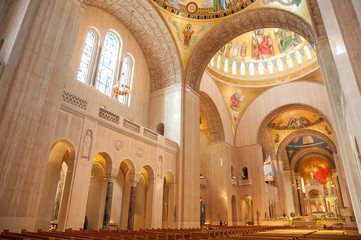 Fototapeta na wymiar Interior of The Basilica of the National Shrine in Washington DC