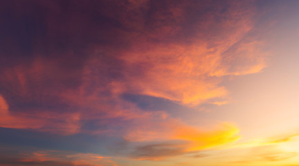 Fototapeta premium Piękne niebo przed zachodem słońca