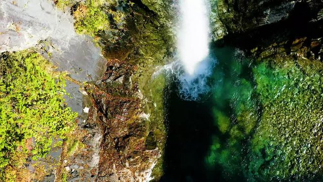 岐阜県　高樽の滝　紅葉 2018 空撮　ドローン