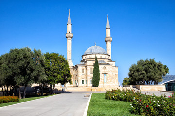 Fototapeta na wymiar Mosque on Alley of Martyrs. Baku. Republic of Azerbaijan