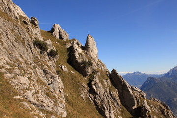 Schroffe Felsen am Monte Grona oberhalb des Comer See