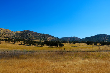 Beautiful view of Californian fields and mountains on a sunny day