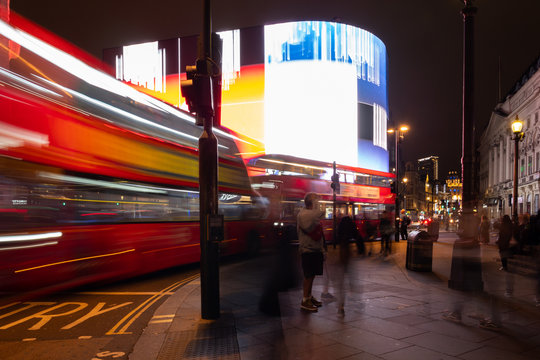 Piccadilly Circus London bei Nacht mit Bus, Doppeldecker