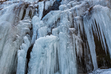 長野県　湯川渓谷の氷柱群と飛沫氷
