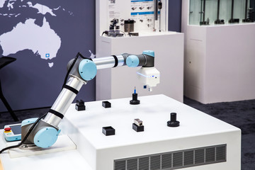 Universal robots arms