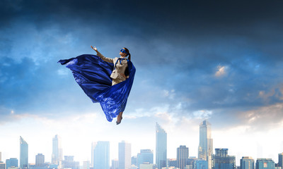 Obraz na płótnie Canvas Super woman in sky