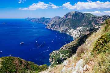 Fototapeta na wymiar Breathtaking view of Positano and Amalfi Coast from Sentiero degli Dei - The Path of the Gods hike, Southern Italy highlight 