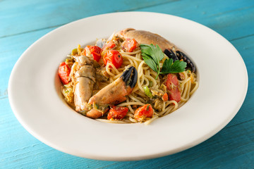 Spaghetti con salsa di granchio e pomodorini 