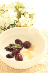 Frozen grape and honey yogurt