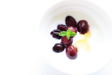 Frozen grape and honey yogurt